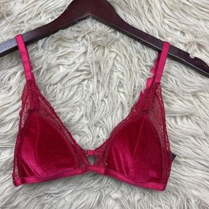 NWOT • ASOS • ‘Evanna’ Velvet Bralette • Red • 6/S